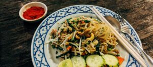 tallrik med thailändsk mat